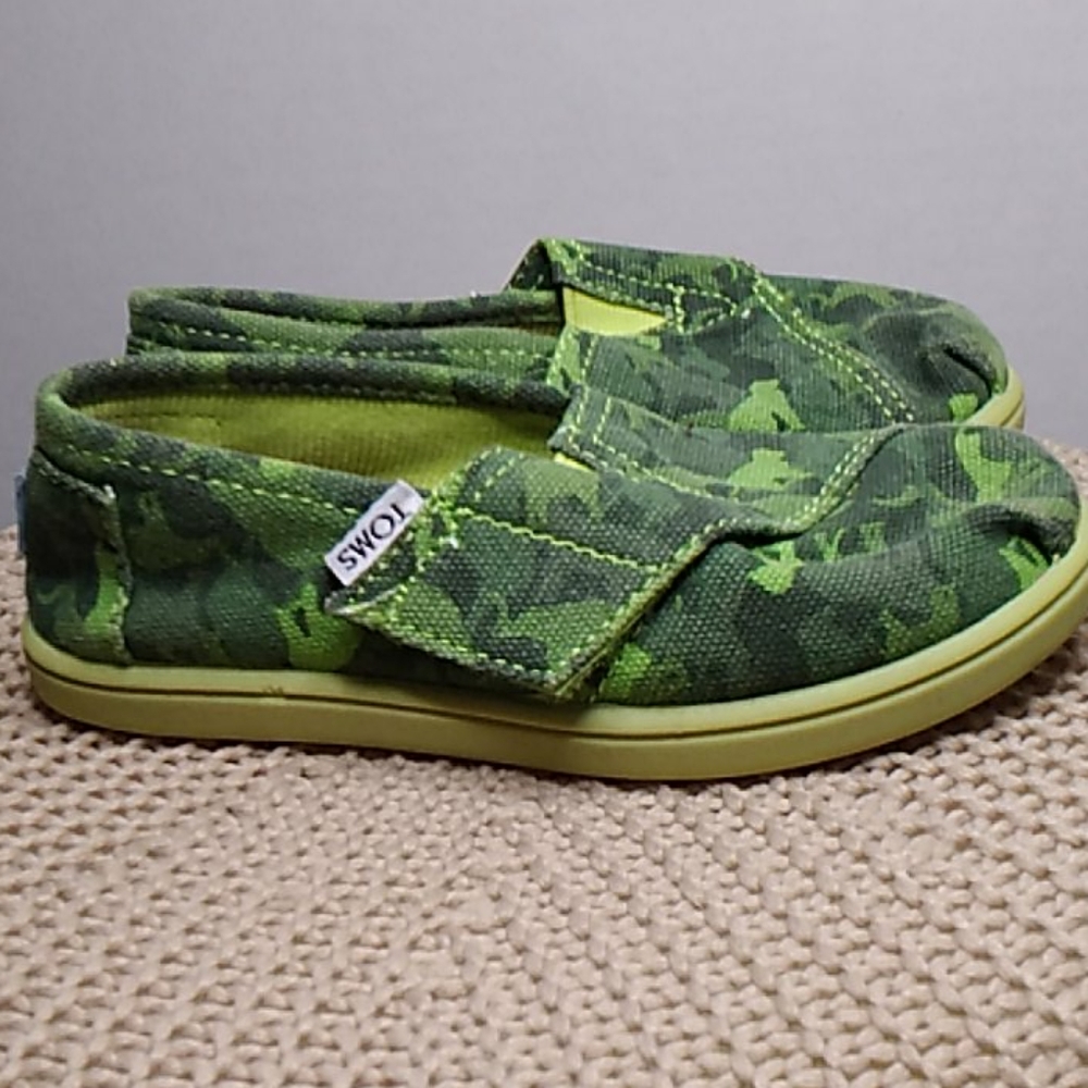 Camouflage Toms